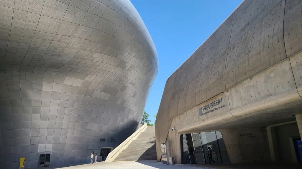 Dongdaemun design plaza with sleek and curvature lines in silver white color. a must see while on tour to the best filming locations in Seoul.